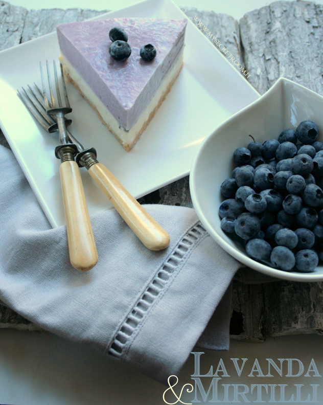 cheesecake lavanda e mirtilli senza cottura